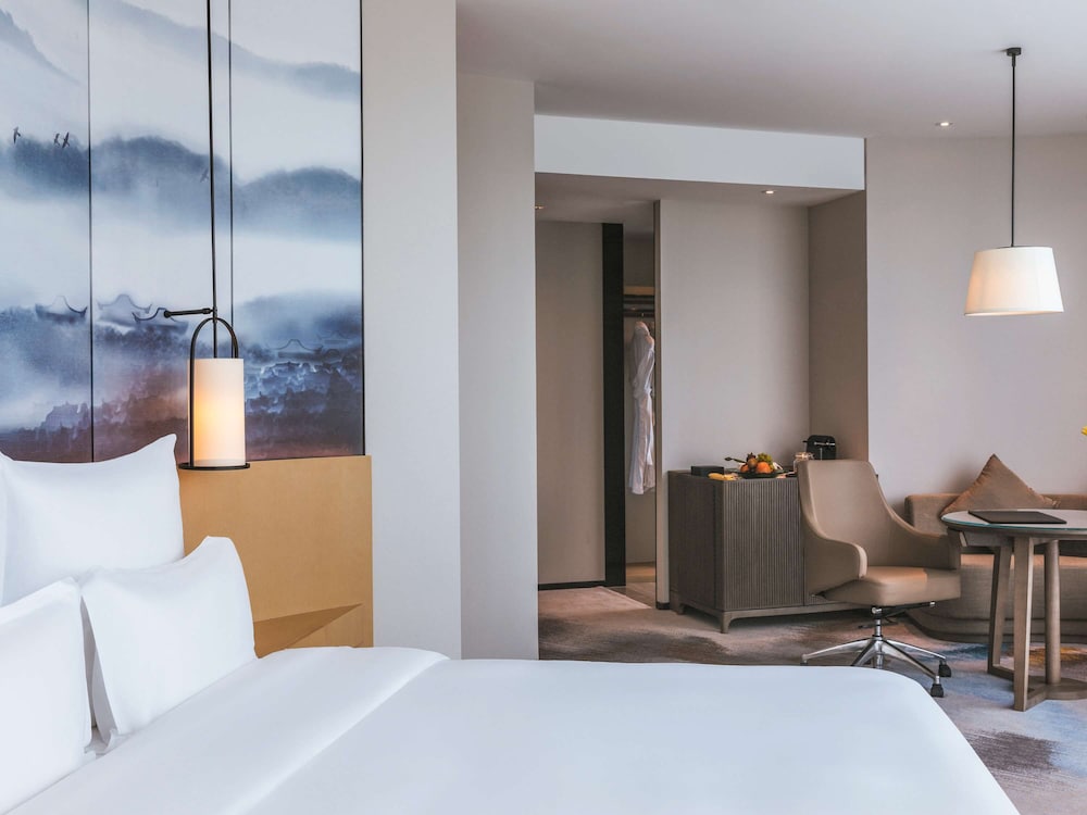 Exclusive Room, 1 King Bed with Sofa