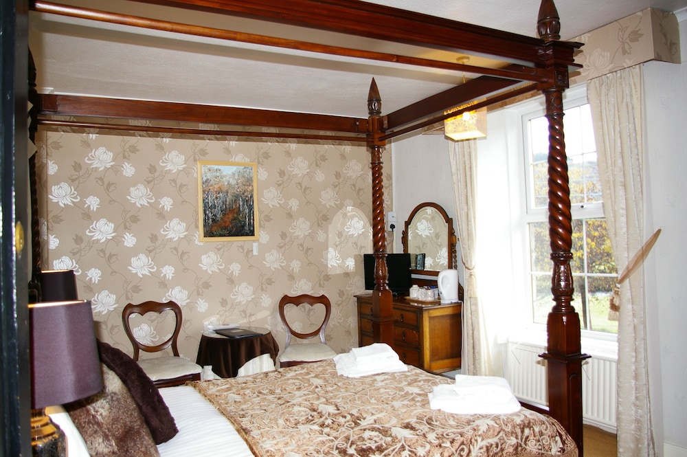 Four Poster Room – Mountain View (Room 2) photo 1