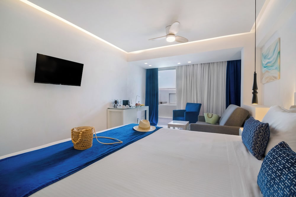 Lower Ground Level Suite with Plunge Pool