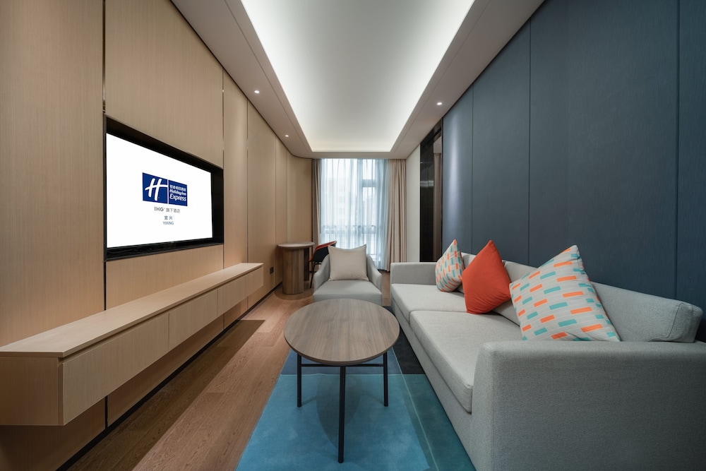 Suite, 1 King Bed (Living Area) - Photo 2