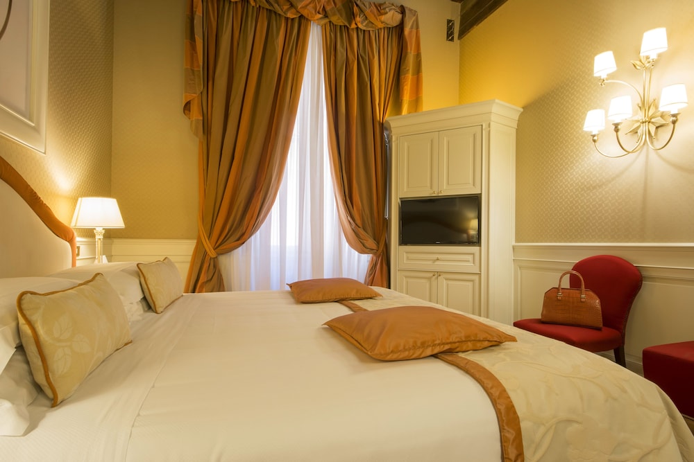 Deluxe Suite, 2 Bedrooms, Smoking - Photo 10