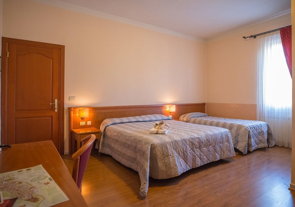 Classic Triple Room, City View