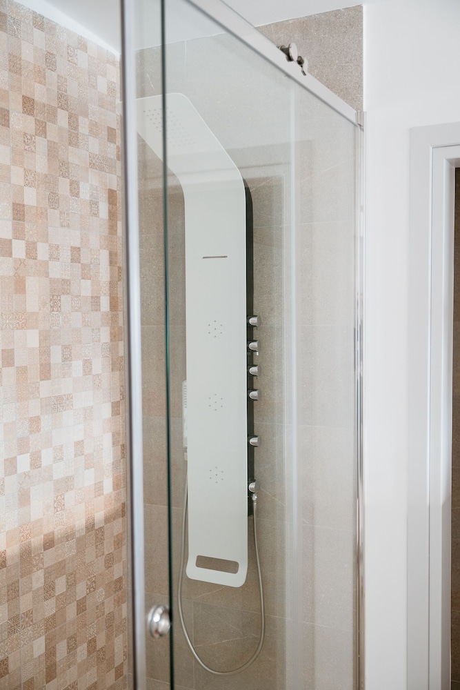 Standard Suite with Sea View - Photo 6