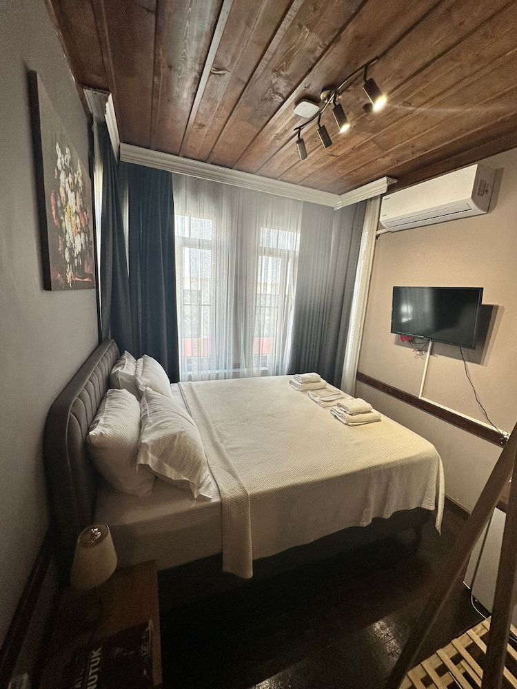 Comfort Room, City View