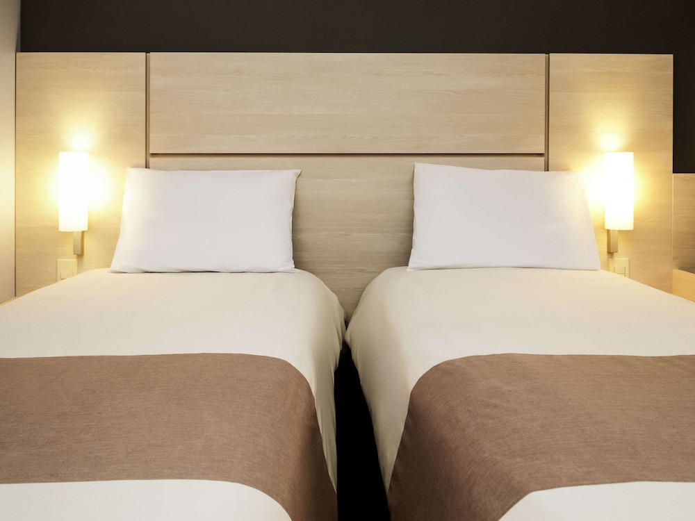 Standard Room, 3 Twin Beds photo 2