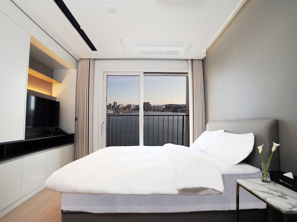 Standard Double Room, 1 Queen Bed, Lake View
