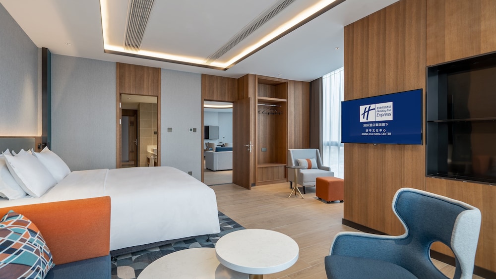 Suite, 1 Bedroom - Photo 2