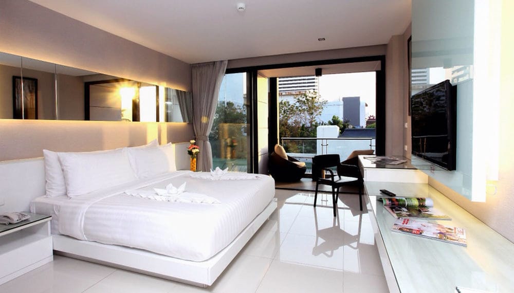 Deluxe Side Sea View