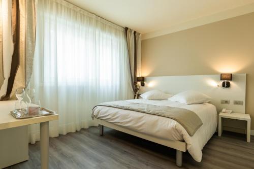 Double Room - Disability Access photo 3