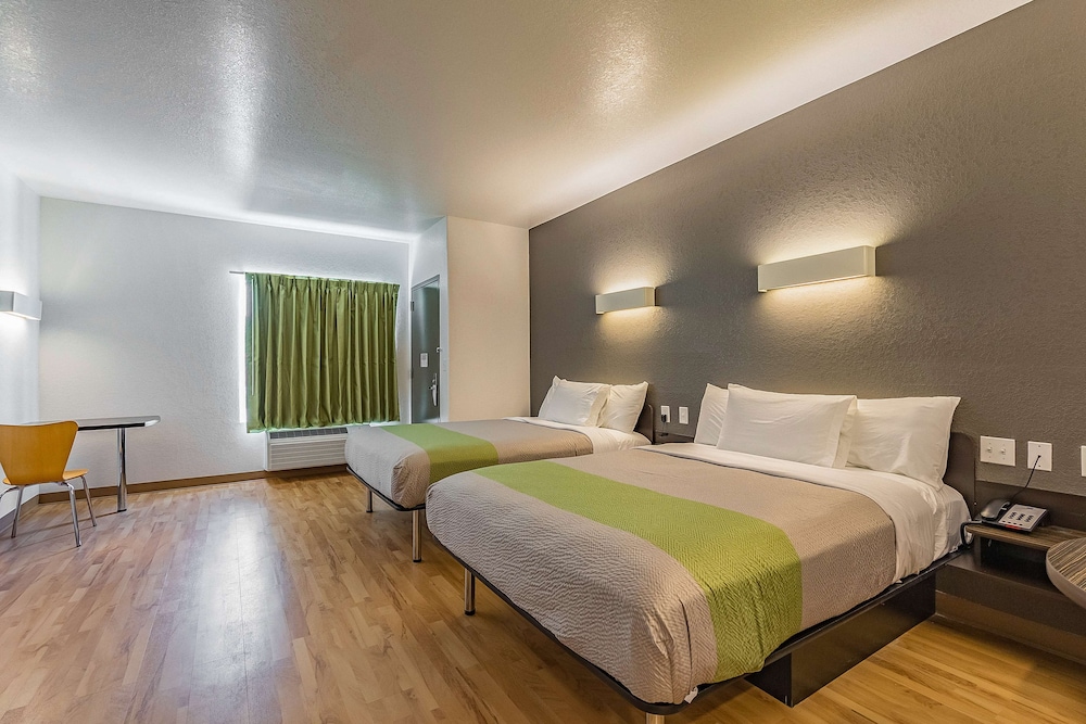 Deluxe Room, 2 Queen Beds, Non Smoking, Kitchenette - Photo 4