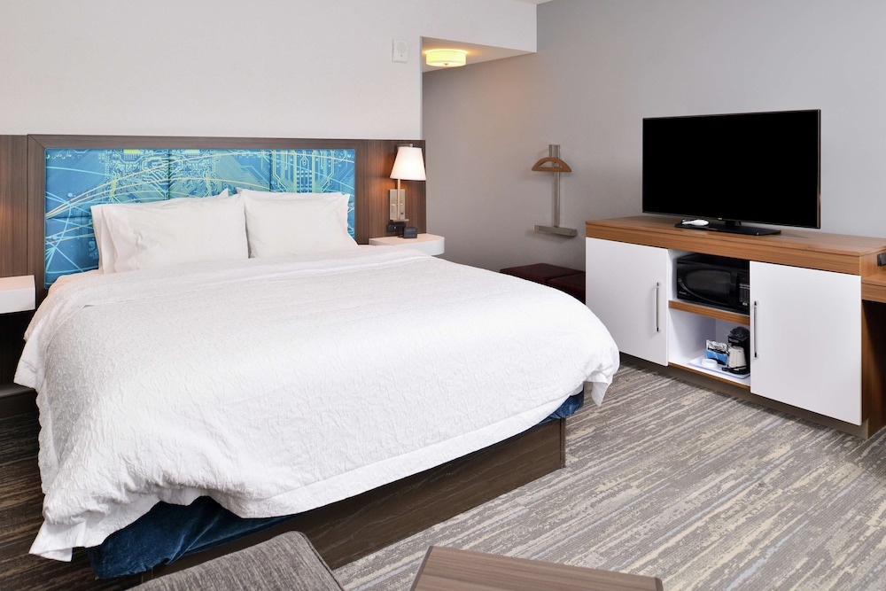 Room, 1 King Bed, Accessible (Hearing) photo 3