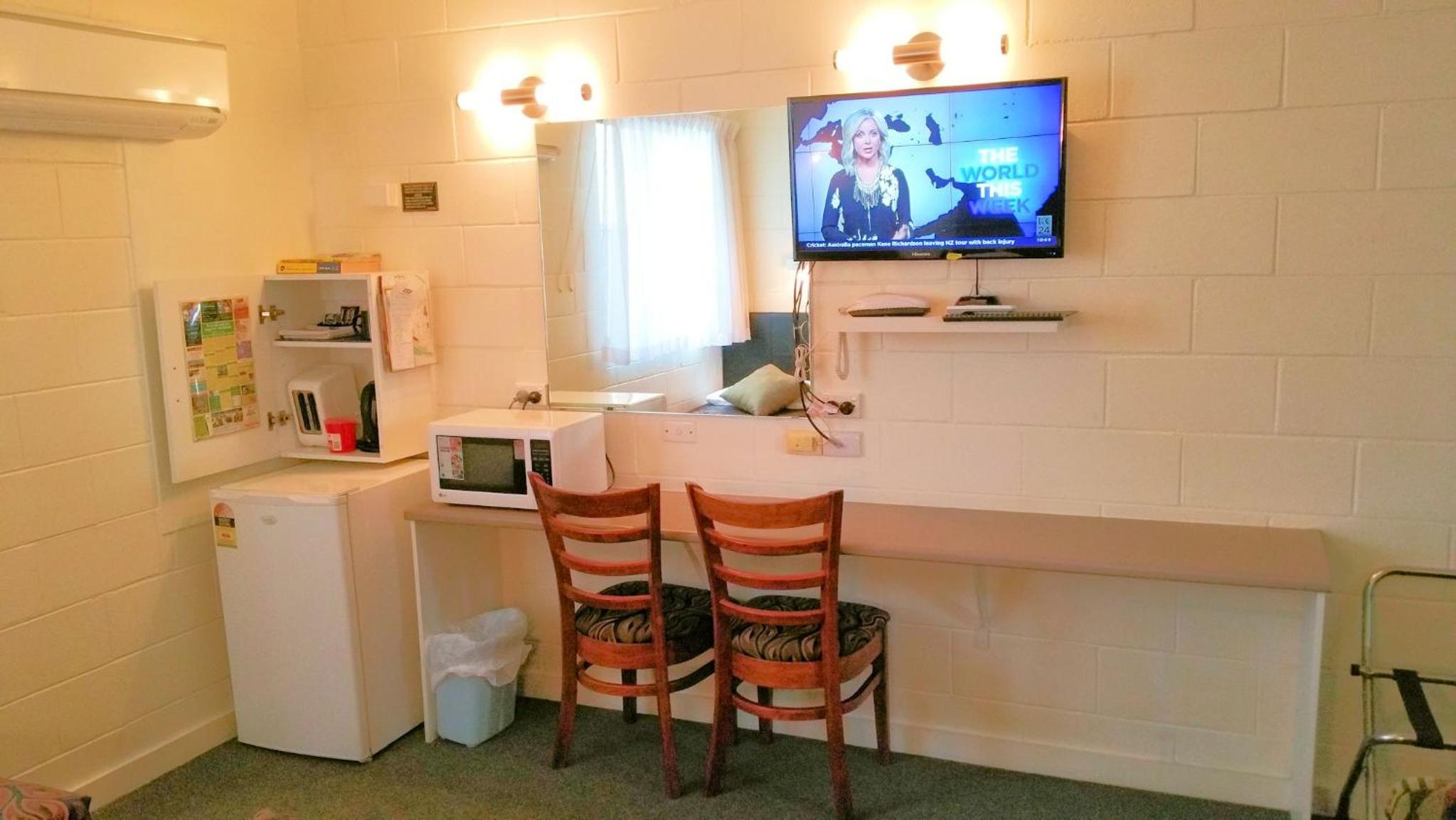 Queen Room photo 2