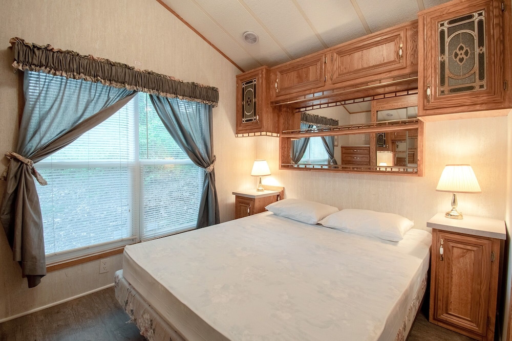 Cabin, 1 Bedroom, Non Smoking, Kitchen (Linens Not Provided) photo 1