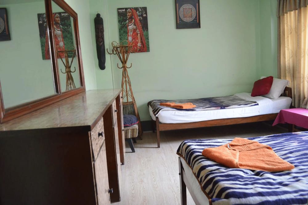 Economy Twin Room, 2 Bedrooms, Smoking, Courtyard View photo 2