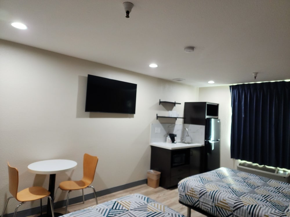 Standard Room, 2 Double Beds, Non Smoking, Kitchenette - Photo 2