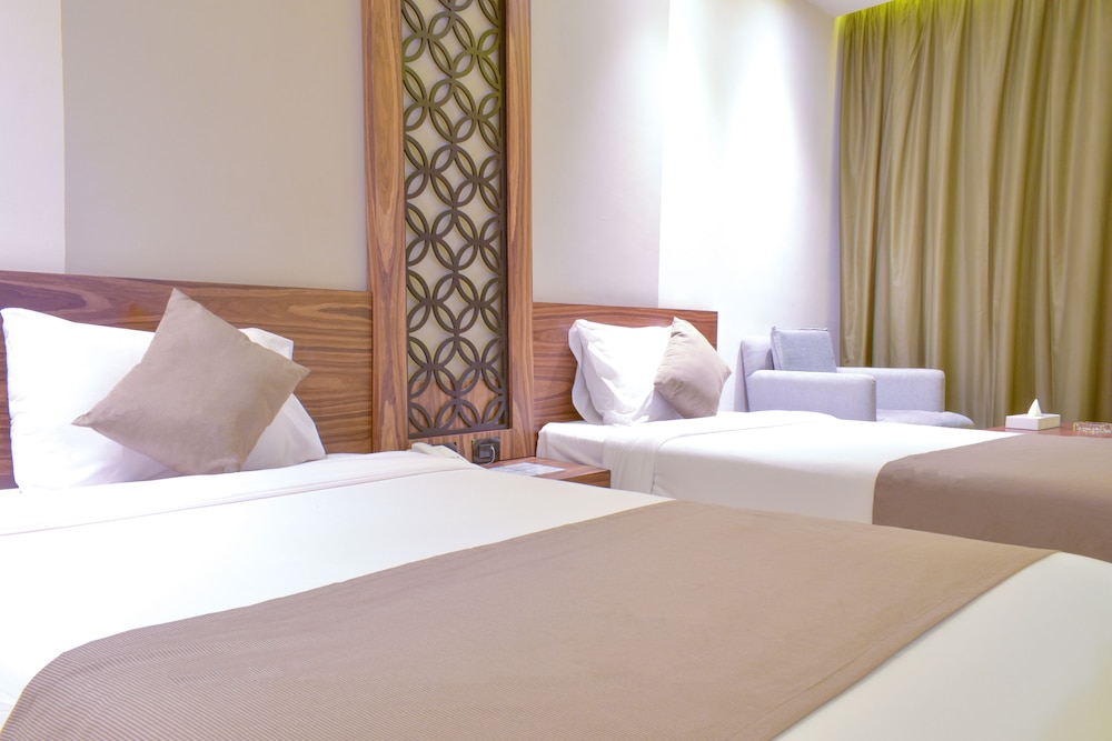 Superior Room, Garden View thumbnail 5