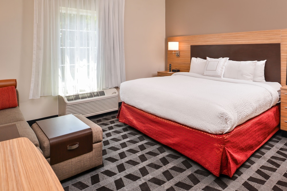 Studio, 1 King Bed with Sofa bed (Mobility Accessible, Roll-In Shower)