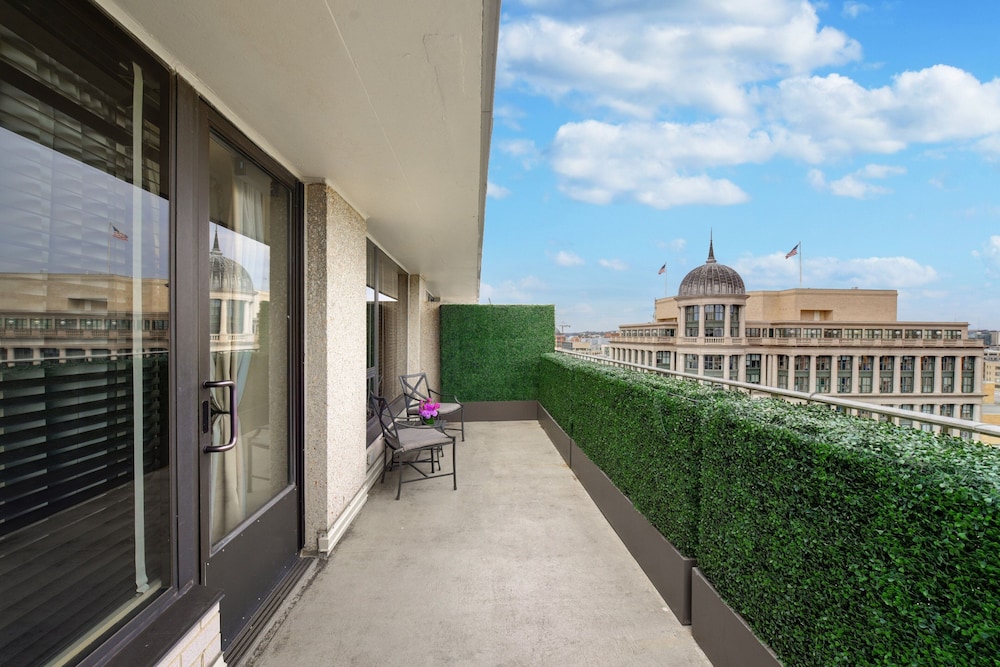 Junior Suite, 1 King Bed with Sofa bed, Terrace, City View - Photo 3