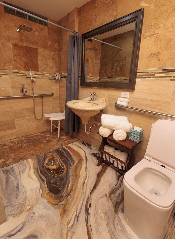 Deluxe Double Room, Accessible photo 3