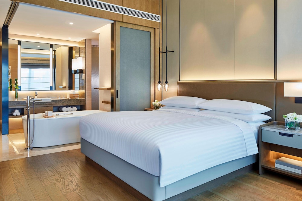 Room, 1 King Bed, River View photo 1