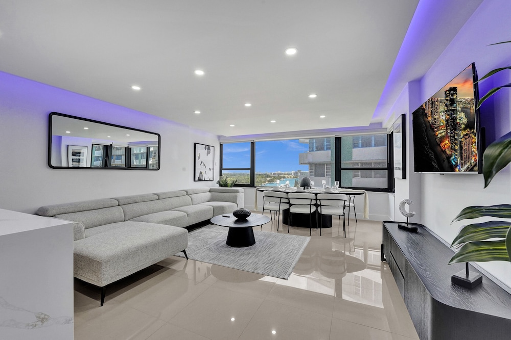Amazing Oceanfront Condo 3BR 3BA 1518