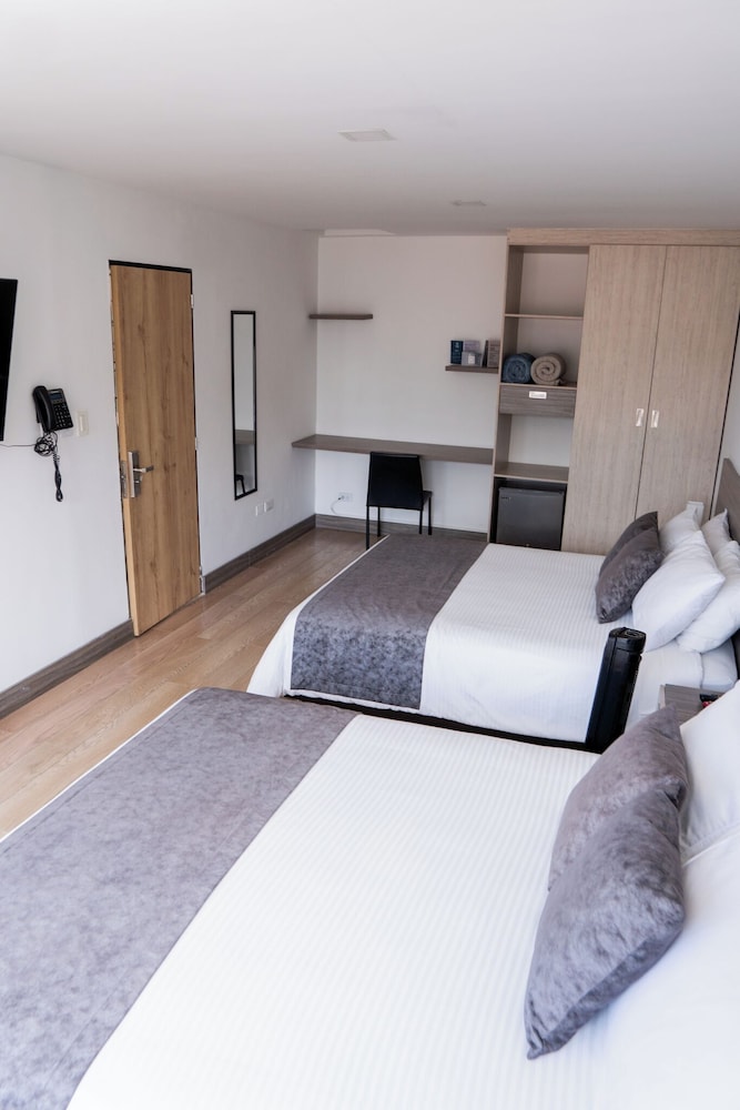 Standard Triple Room, 2 Queen Beds, Private Bathroom