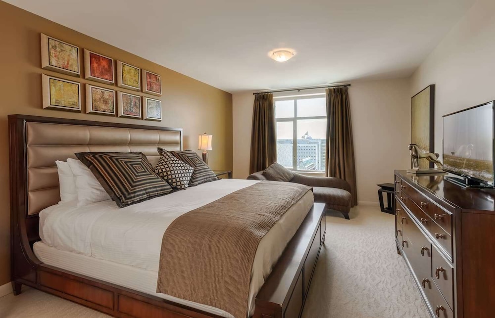 One-Bedroom Executive King Suite, Non-Smoking