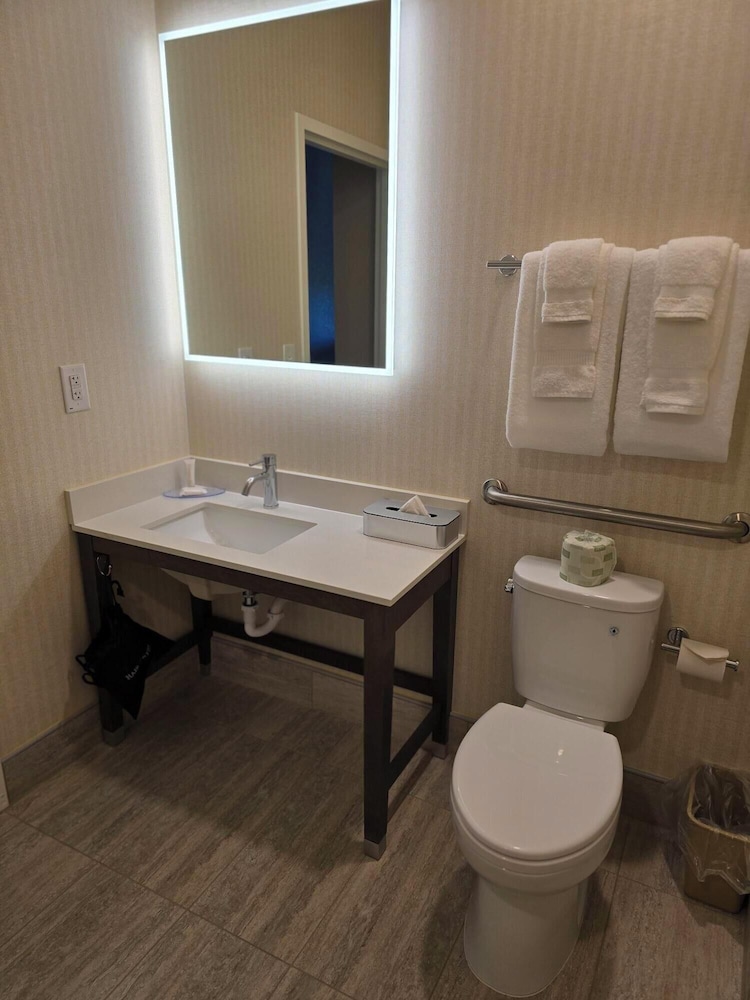 Room, 2 Queen Beds, Accessible, Non Smoking - Photo 4