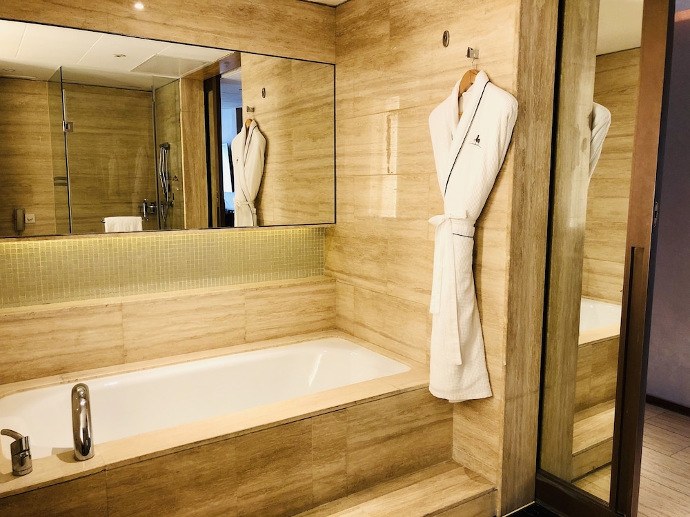 Executive Twin Room - Photo 3