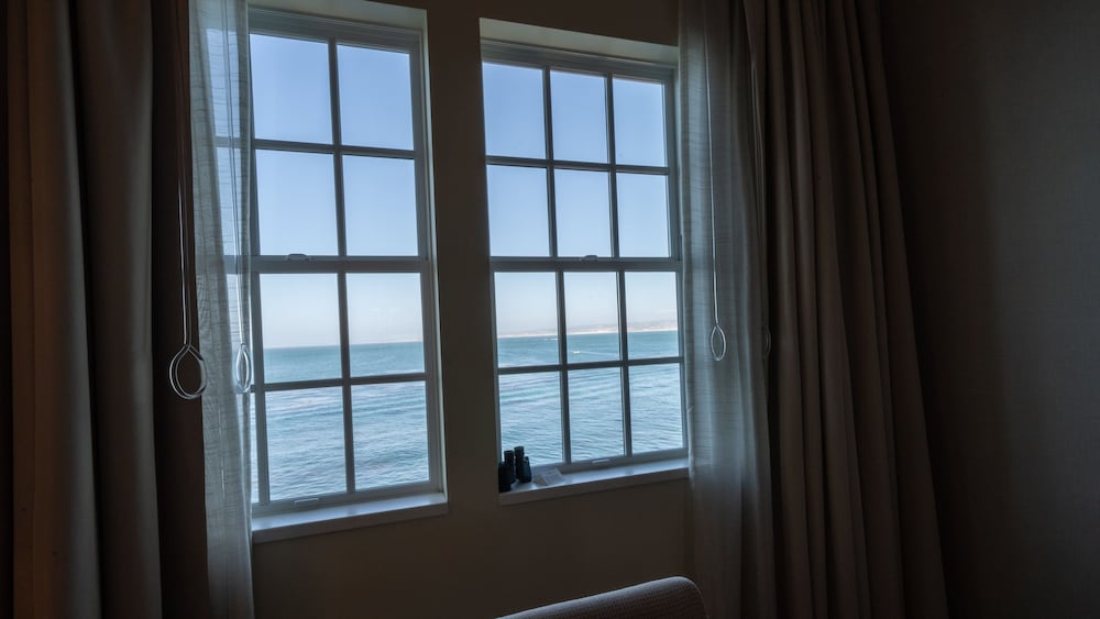 Premium Room, 1 King Bed, Balcony, Oceanfront - Photo 6