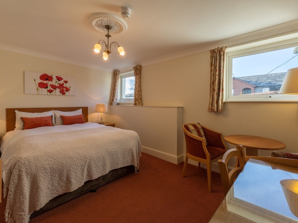 Standard Double Room, Ensuite - Photo 2