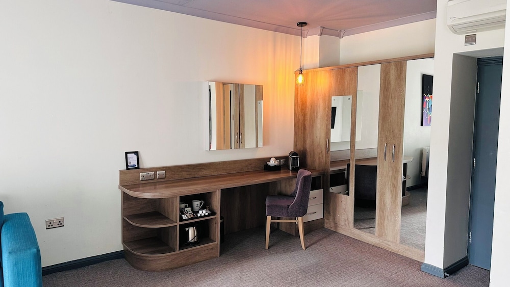 Suite, 1 King Bed, Non Smoking