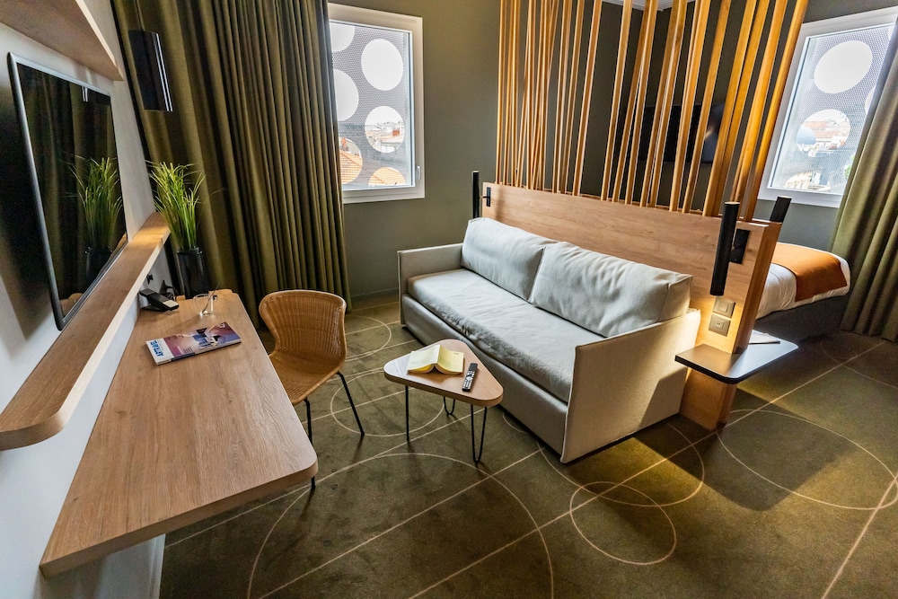 Junior Suite, 1 King Bed with Sofa bed