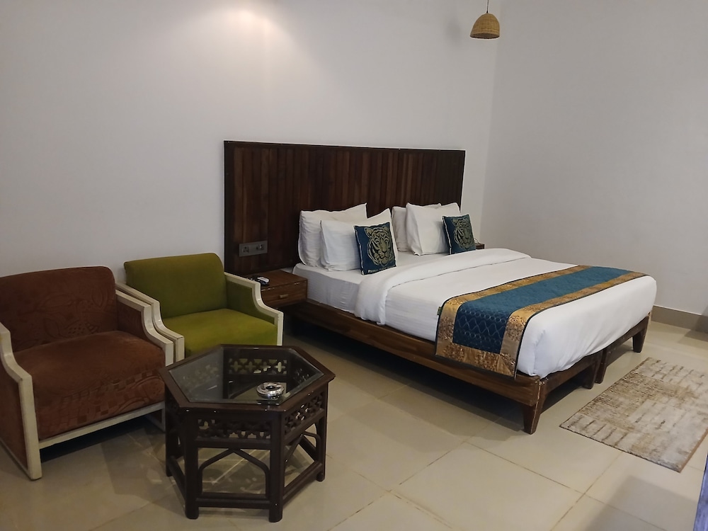 Premium Room with Bathtub - Photo 2