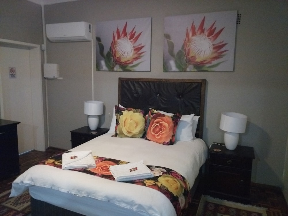 Deluxe Room (2)