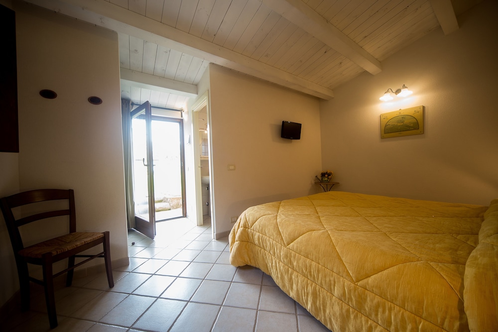 Basic Room, Private Bathroom, Garden Area photo 2