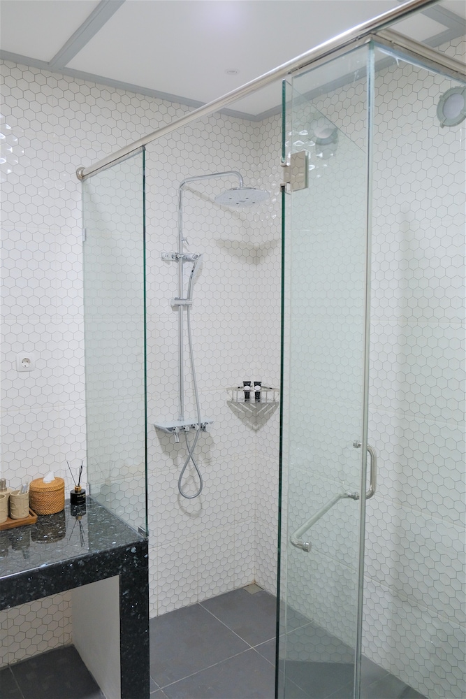 Room (Suite) - Photo 14