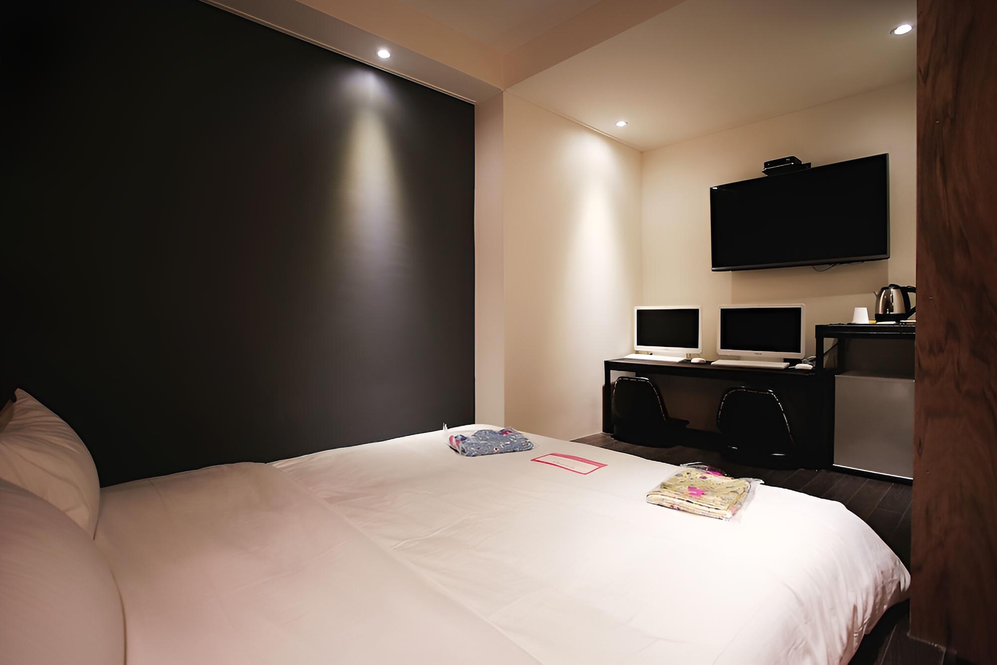 Room (Premium) - Photo 3
