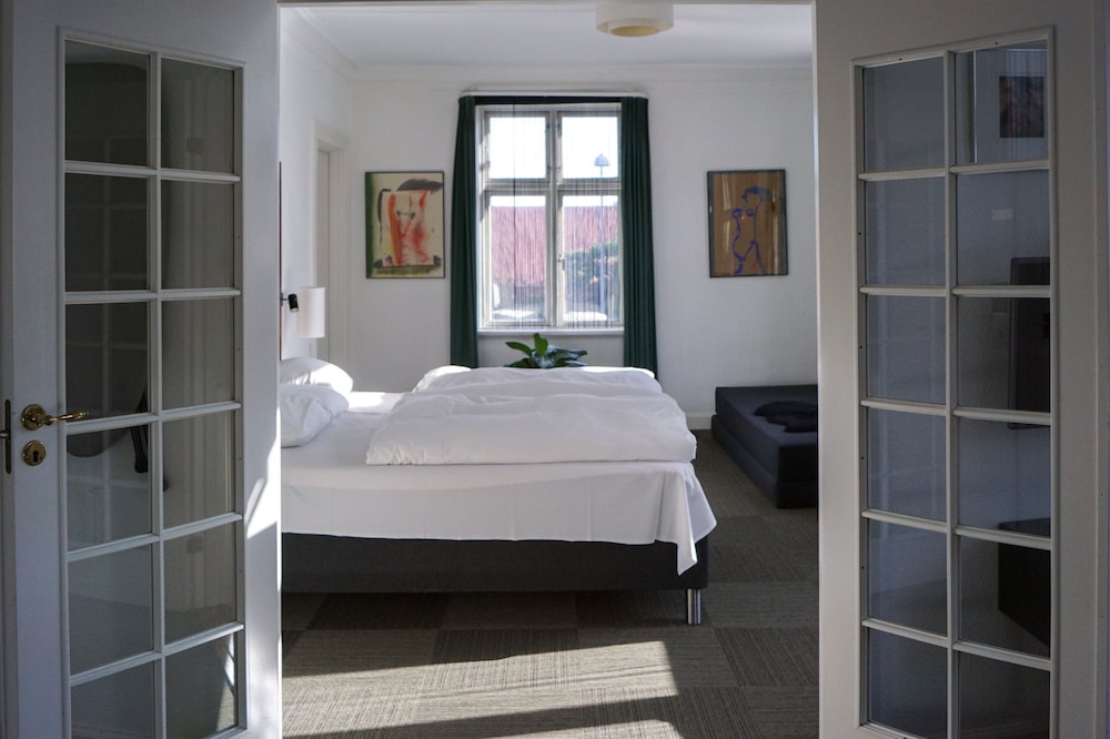 Superior Room, 1 King Bed photo 2