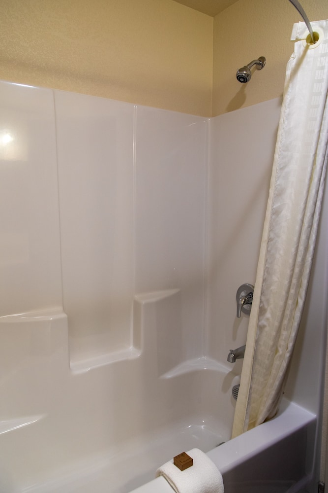 Room, 1 King Bed, Non Smoking (Guestroom Audible/Visual Alert) - Photo 6