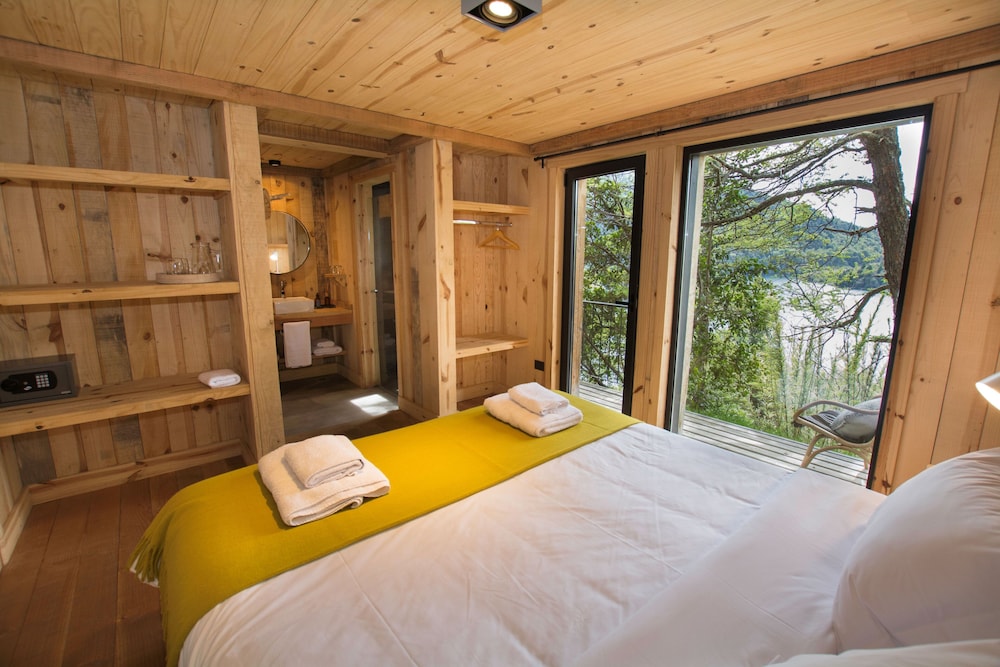 Standard Room, Balcony, Lake View photo 2