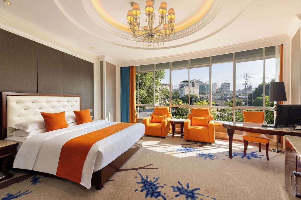 Deluxe Room, 1 King Bed, Smoking