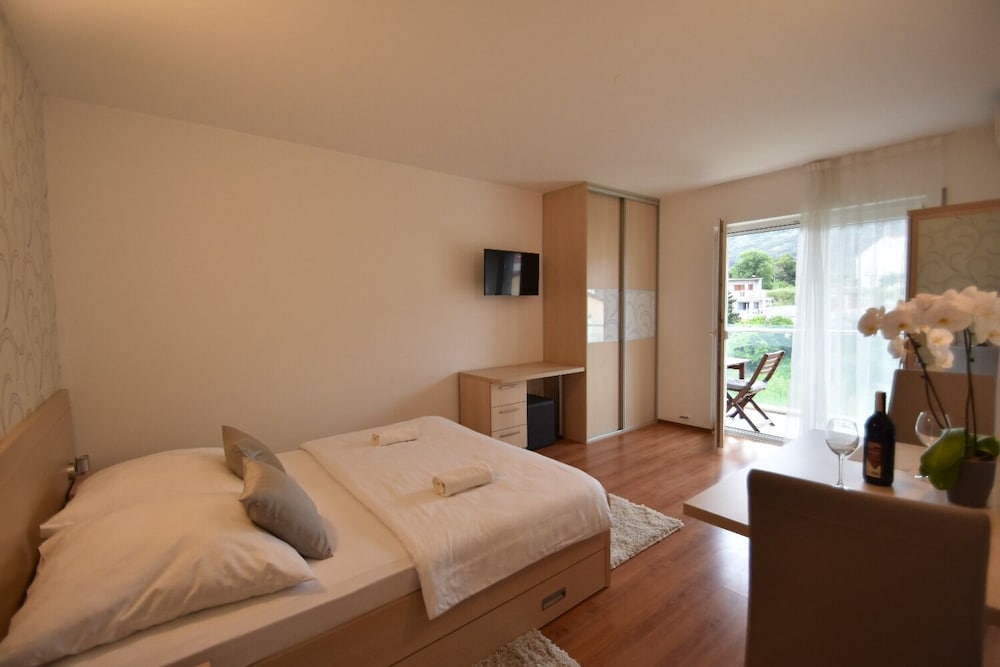 Studio (Ante - mountain view and sea view - S)