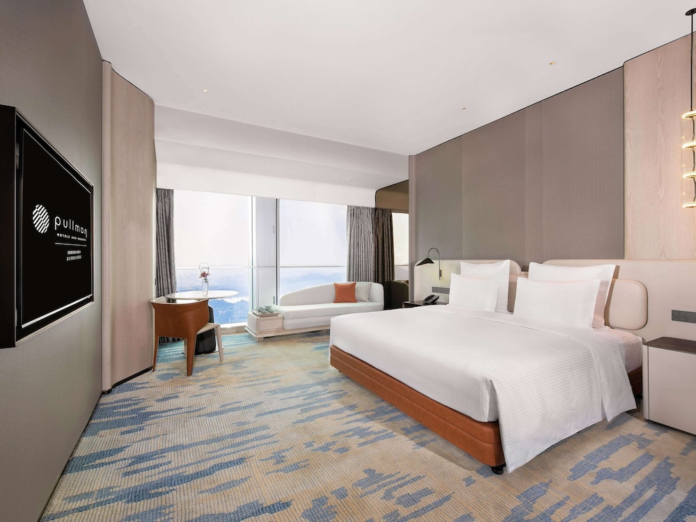 Premium Room, 1 King Bed photo 2