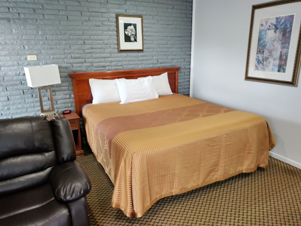 Standard Room, 1 King Bed, Ground Floor
