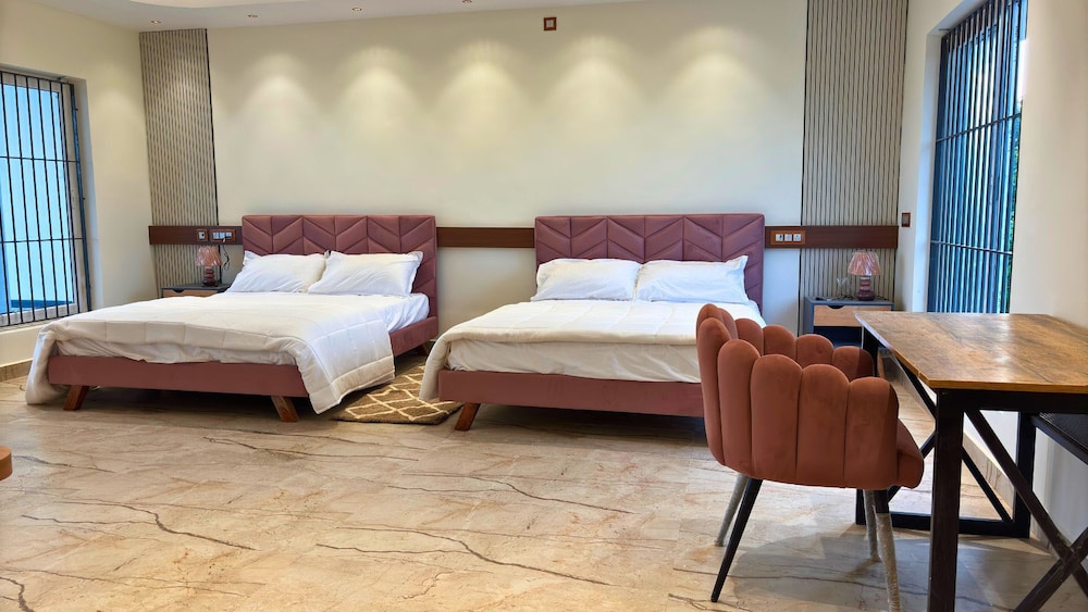 Deluxe Suite, Pool View