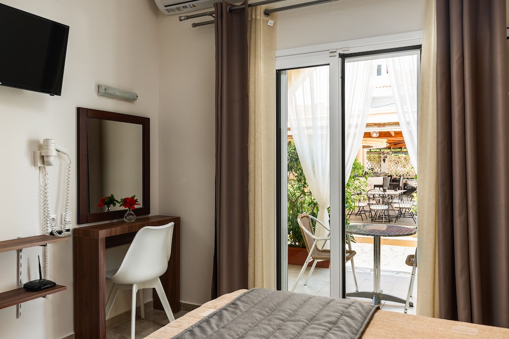 Double Room, Accessible - Photo 3