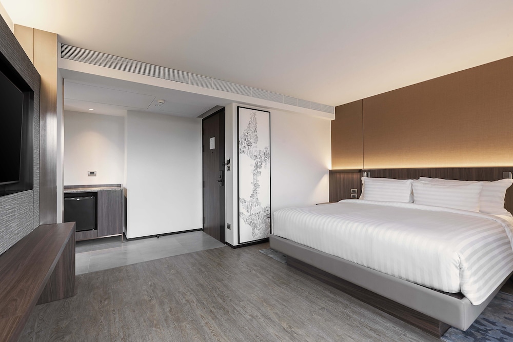 Premier Corner King Room