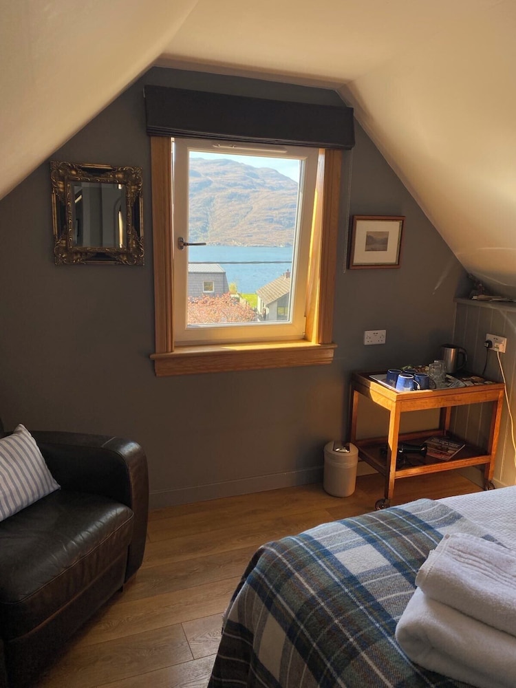 Quadruple Room, Lake View photo 3