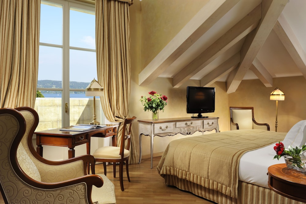 Executive Suite, 1 King Bed With Sofa Bed photo 3